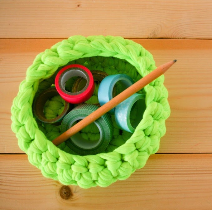 http://tangerinette.bigcartel.com/product/corbeille-au-crochet-verte-fluo