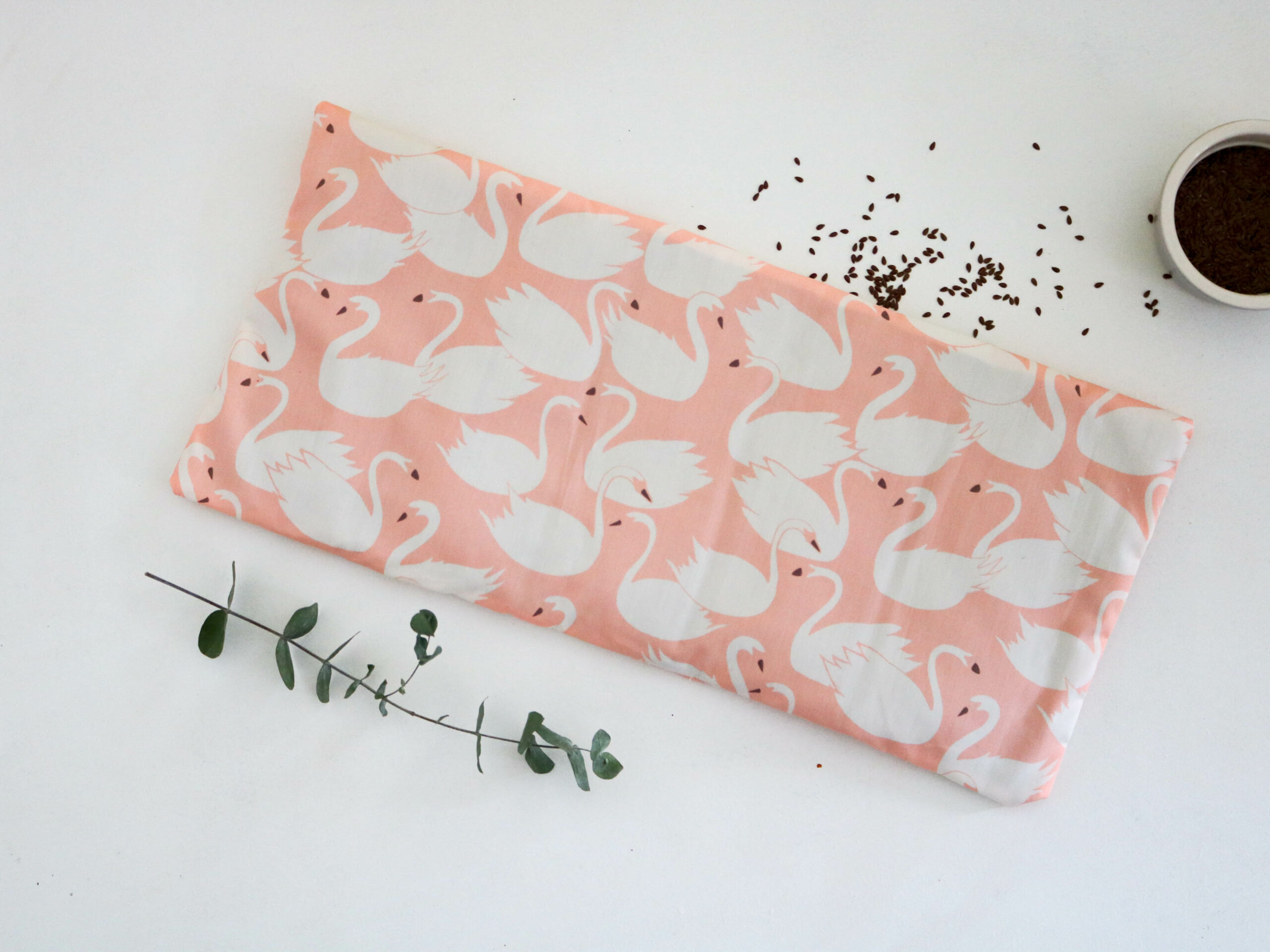 Bouillotte en graines de lin Cygnes Roses – Image 2