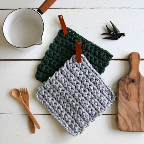 manique dessous de plat pose plat7 crochet coton recyclé lien en cuir (13) Manique pose plat crochet crocheté en coton recyclé avec lien en cuir lavable