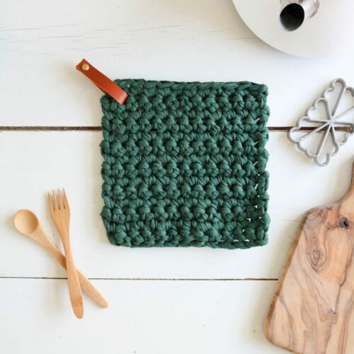 manique dessous de plat pose plat crochet coton recyclé lien en cuir (4) Manique pose plat crochet crocheté en coton recyclé avec lien en cuir lavable