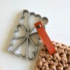 manique dessous de plat pose plat7 crochet coton recyclé lien en cuir (7) Dessous de plat - Manique - Beige