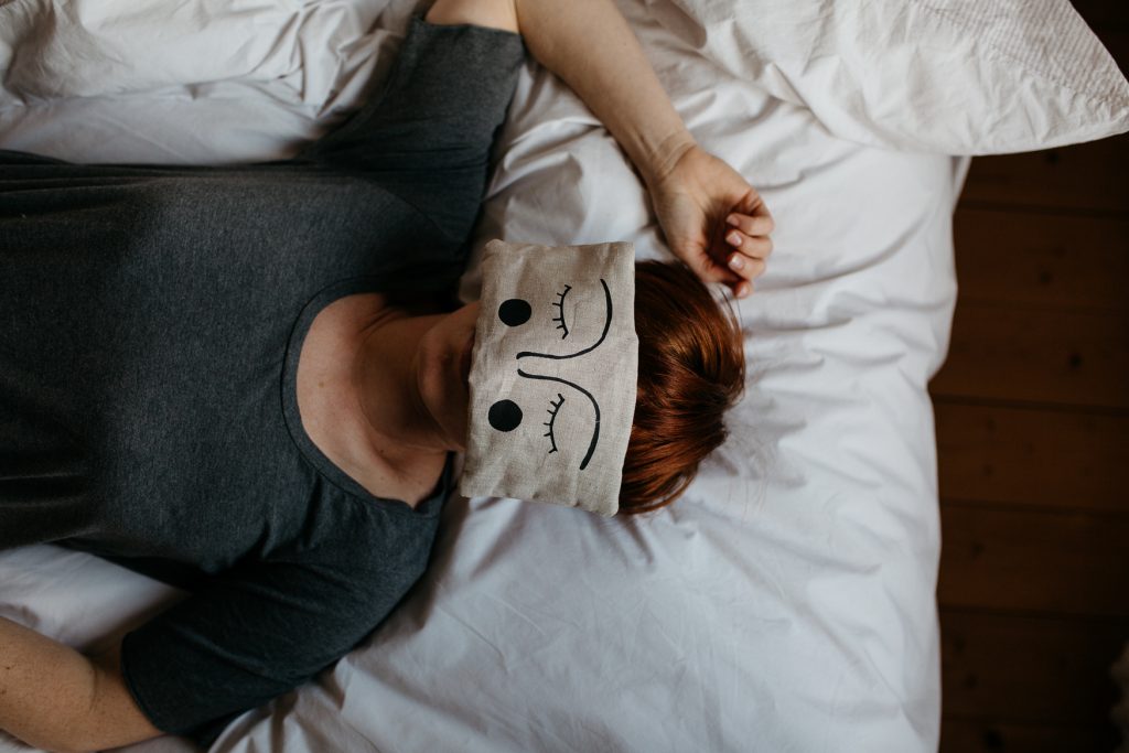 La petite bouillotte en graines de lin yeux repos