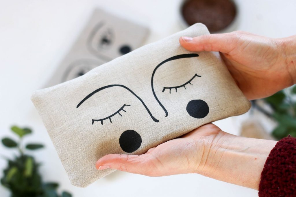 La petite bouillotte en graines de lin yeux repos – Image 2