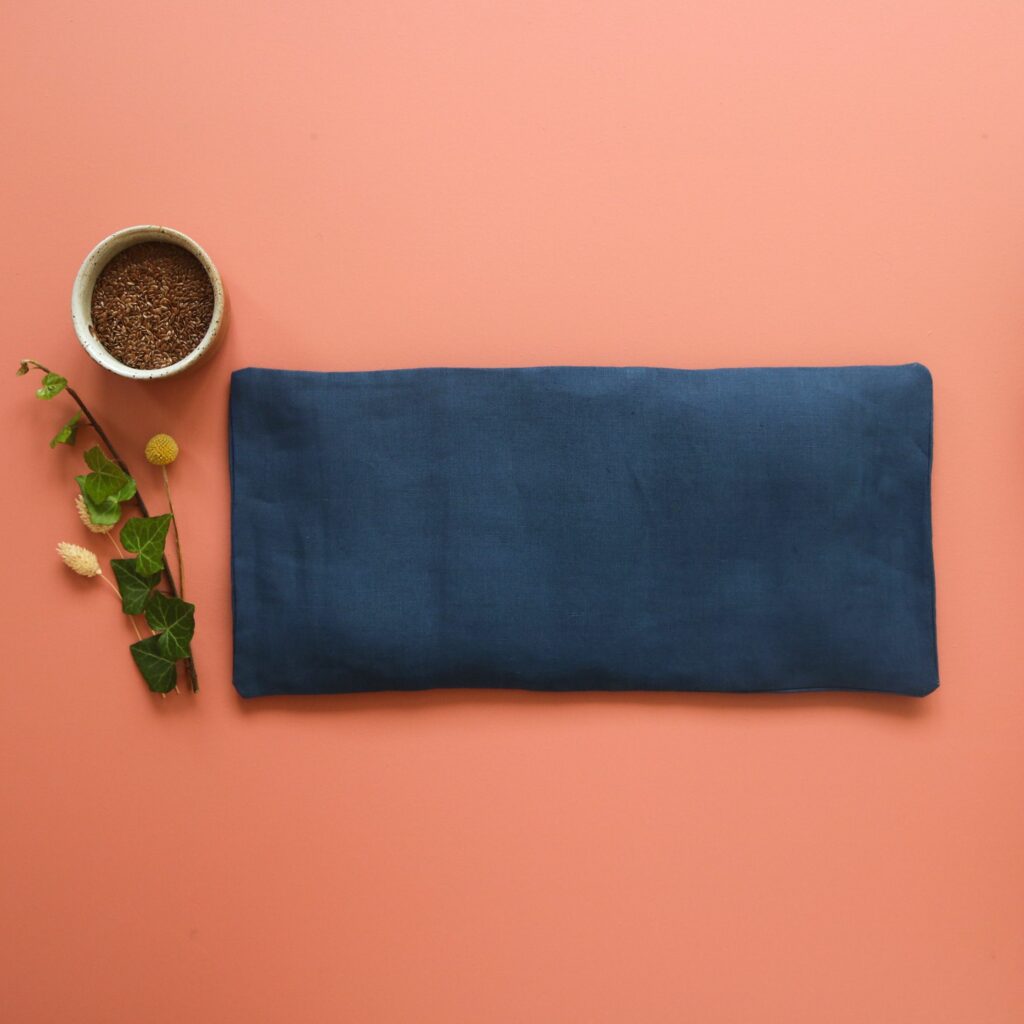 La grande bouillotte en graines de lin - Lin bleu Marine – Image 2