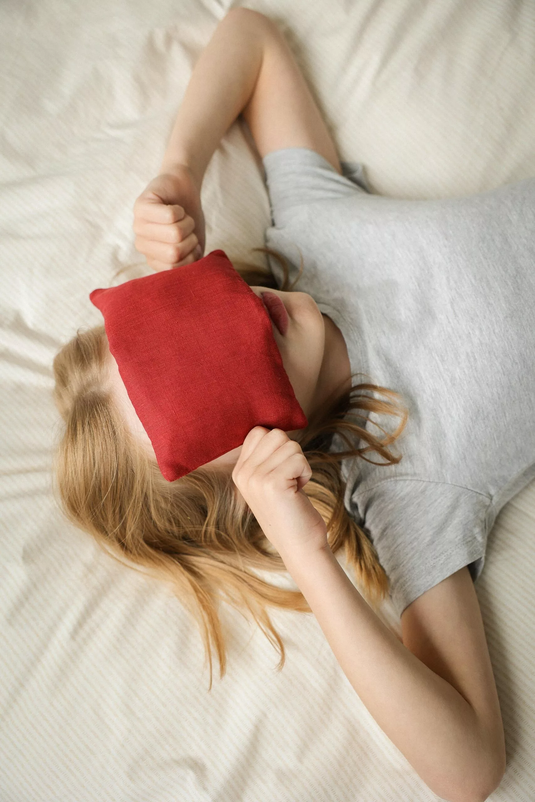 Petite bouillotte en graines de lin rouge brique