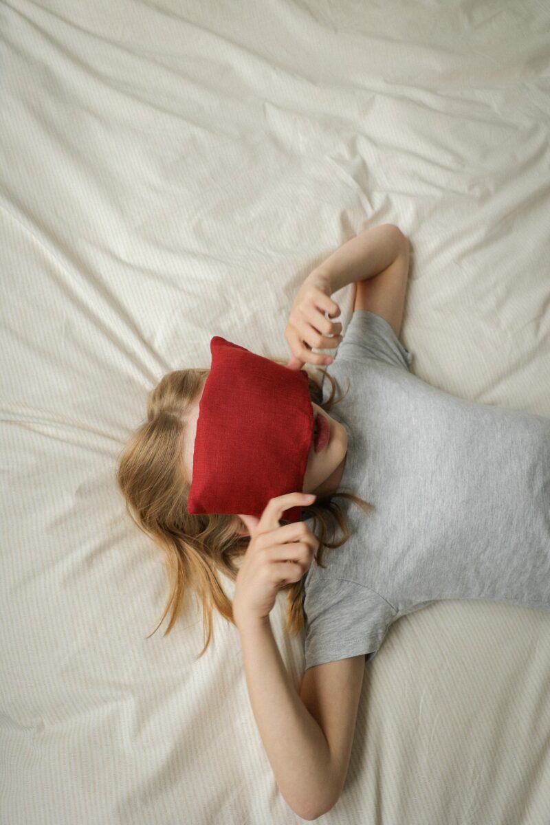 Petite bouillotte en graines de lin yeux masque