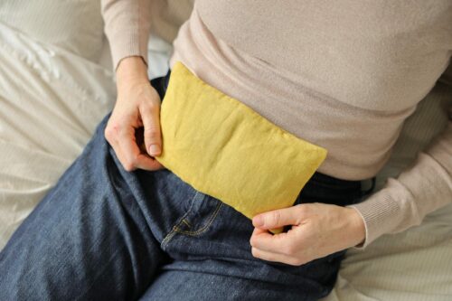 Petite bouillotte en graines de lin housse jaune