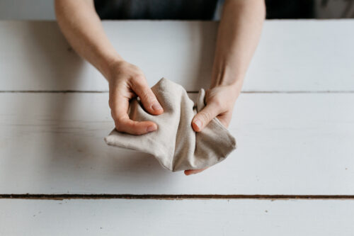 coussin méditation yeux lesté (3) Housse en lin naturel et graines de lin artisanales.