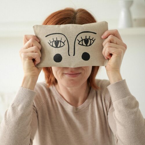 Petite bouillotte en graines de lin yeux masque