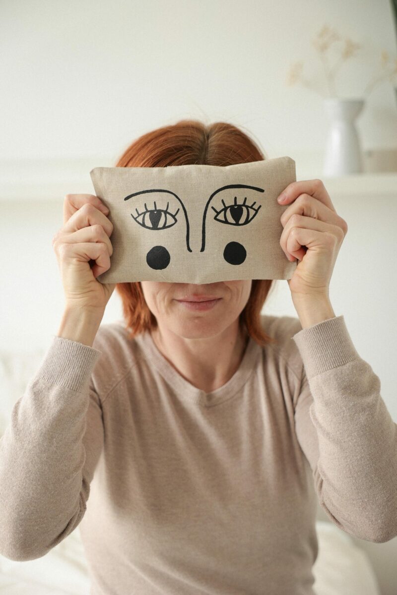 Petite bouillotte en graines de lin yeux masque
