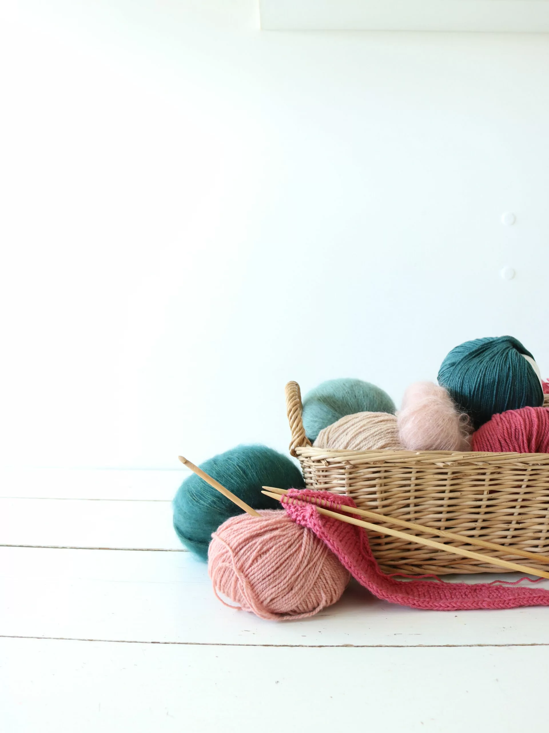 panier avec pelotes laine organisation tricot